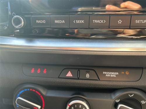 2023 Kia Stonic Dörtlü Flaşör Düğmesi 