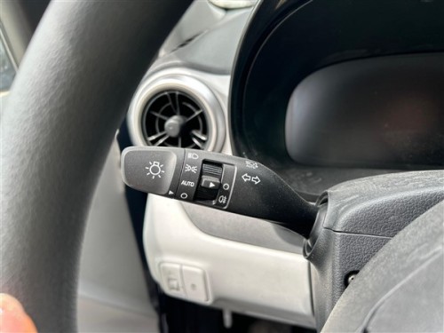 2024 Hyundai İ10 Silgi Sinyal Kolu 