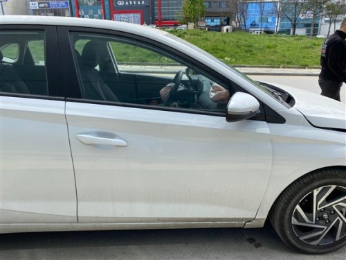 2024 Hyundai İ20 Sağ Ön Kapı 