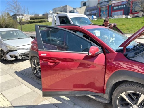 2020 Hyundai Kona Sağ Ön Kapı