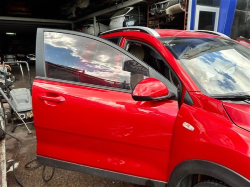 2022 Kia Stonic Sağ Ön Kapı 