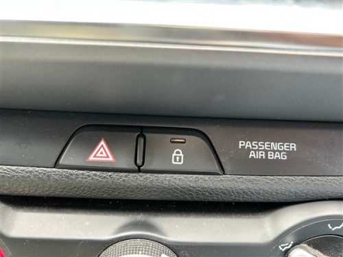 2022 Kia Stonic Dörtlü Flaşör Düğmesi 