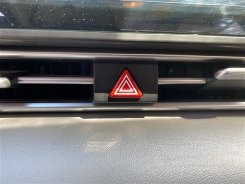 2022 Hyundai Elantra Dörtlü Flaşör Düğmesi 