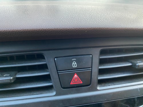 2015 Hyundai İ20 Dörtlü Flaşör Düğmesi 