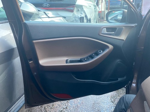 2015 Hyundai İ20 Sol Ön Kapı Döşemesi 