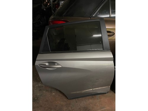 20024 Hyundai Bayon Sağ Arka Kapı Hatasız 20024 Hyundai Bayon Sağ Arka Kapı Hatasız