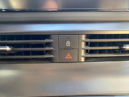 2022 Hyundai Bayon Flaşör Düğmesi 