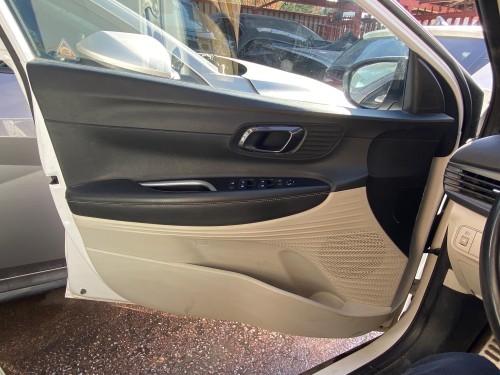 2022 Hyundai Bayon Sol Ön Kapı Döşemesi 