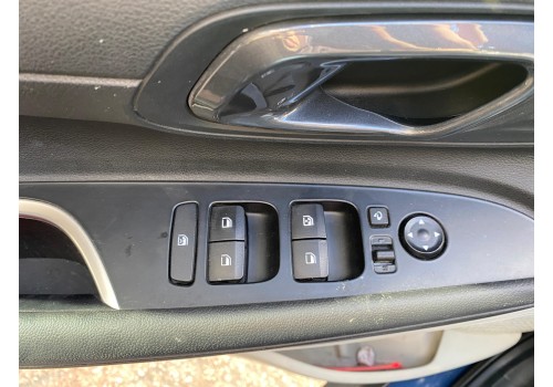 2025 Hyundai Bayon Dörtlü Cam Düğmesi