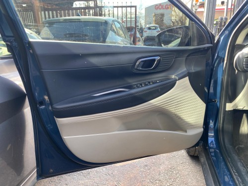 2025 Hyundai Bayon Sol Ön Kapı Döşemesi 