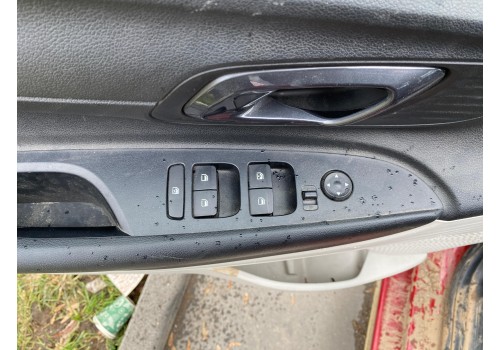 2022 Hyundai İ20 Dörtlü Cam Düğmesi 