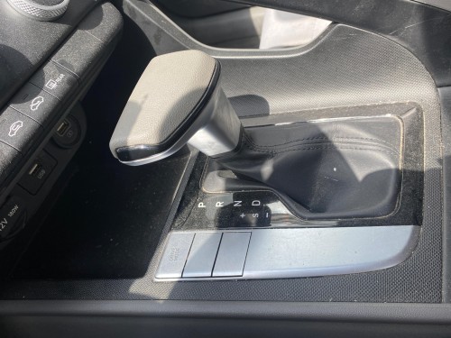 2022 Hyundai Elantra Vites Topuzu Ve Çerçevesi 
