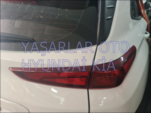 Hyundai Kona Sağ Arka Stop Camı